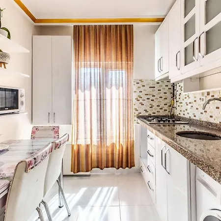 Cozy Flat W Balcony 8 Min To Metro And Taksim Apartamento Estambul