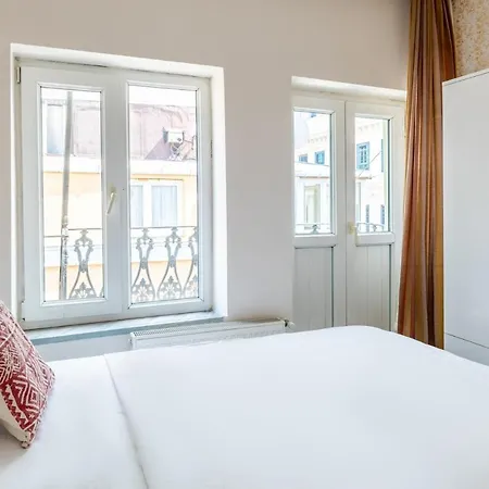 Cozy Flat W Balcony 8 Min To Metro And Taksim