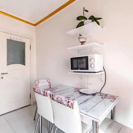 Lejlighed Cozy Flat W Balcony 8 Min To Metro And Taksim *