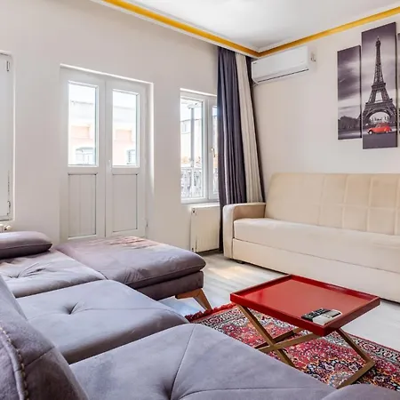 Cozy Flat W Balcony 8 Min To Metro And Taksim Lejlighed