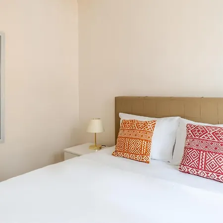 Apartment Cozy Flat W Balcony 8 Min To Metro And Taksim Istanbul